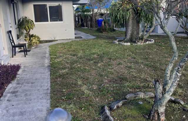 2030 SW 41st Avenue photos photos