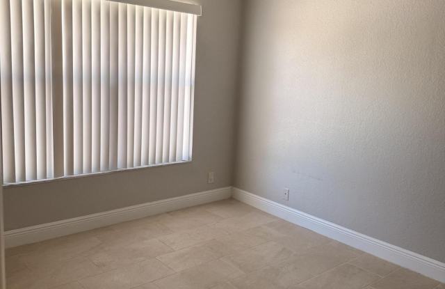 1440 LAKE CRYSTAL Drive Gallery 4