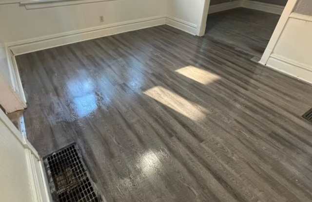 Large 4 bedroom 2 bathroom House photos photos