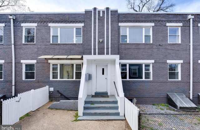 4612 HILLSIDE Road SE unit: 4 photos photos