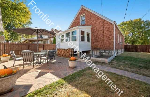 Beautiful 4 Bedroom 2 Bath Home in Lindenwood Park Gallery 4