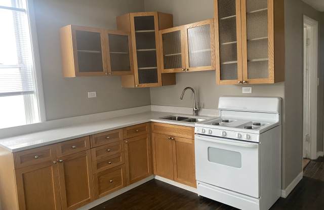 826 W 34th St photos photos