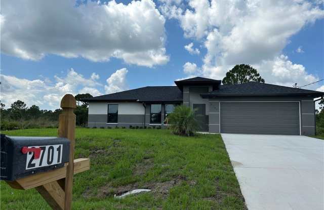 2701 40th Street W photos photos