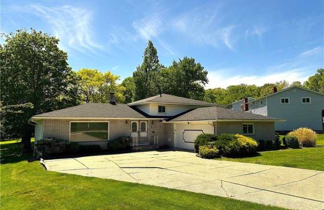 2600 Greenlawn Drive photos photos