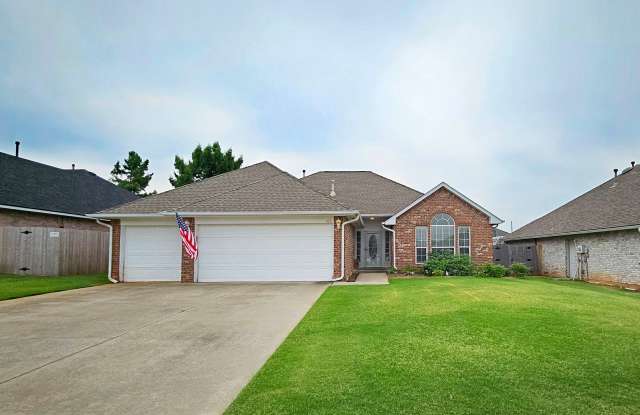 Spacious 4-Bedroom Home with Florida Room  3-Car Garage photos photos