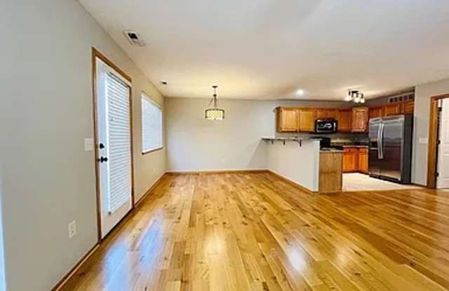 1806 N 177th St – 3 Bed/2.5 Bath Townhome in Elkhorn Schools | Attached 2-Car Garage, Walk-In Closets, Open Main Level Gallery 4