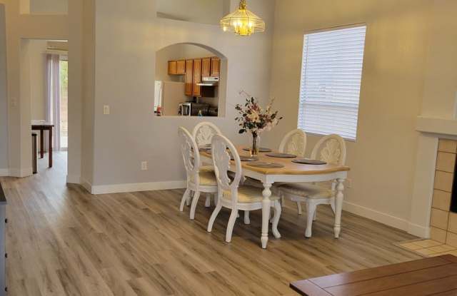 North Shores Single Story 3/2/2 Gallery 3