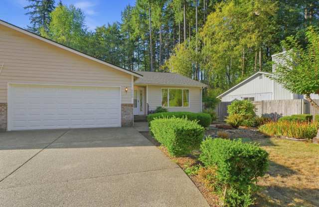 Charming 2-Bedroom Gig Harbor Duplex in a Peaceful Wooded Setting Gallery 1