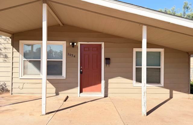 3 BEDROOM, 1 BATH, DOUBLE DRIVE PARKING; 6 mos lease available! Gallery 1