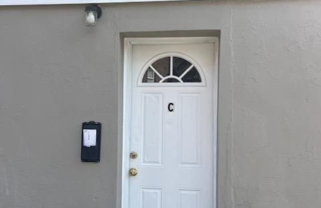 467 W QUEEN LANE photos photos