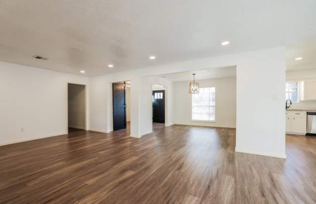 2325 Chelmsford Court Gallery 3