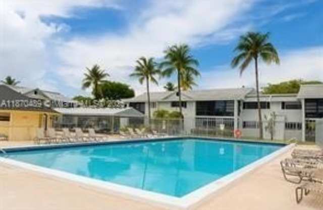 911 NE 199th St photos photos