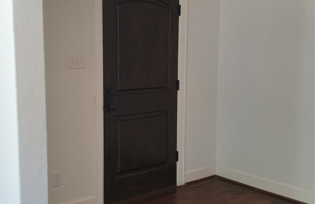 2700 Taft Boulevard Gallery 4