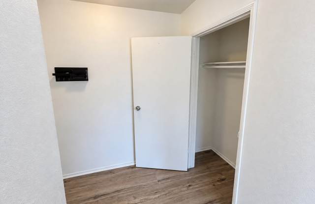 Spacious 2BR/2BA in NoHo – Quiet 2nd Floor, Central A/C, 2 Parking Spaces Gallery 4