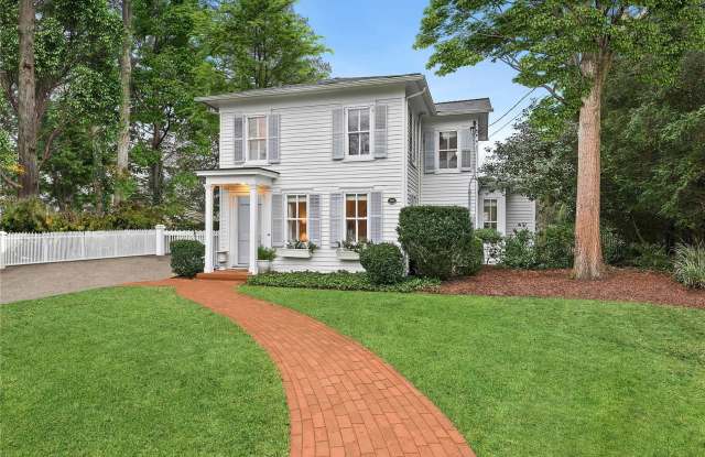 178 S Country Road Gallery 2