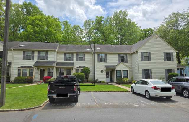 Rare opportunity in North Edison! Spacious 2-bed and 1.5-bathroom townhouse! photos photos