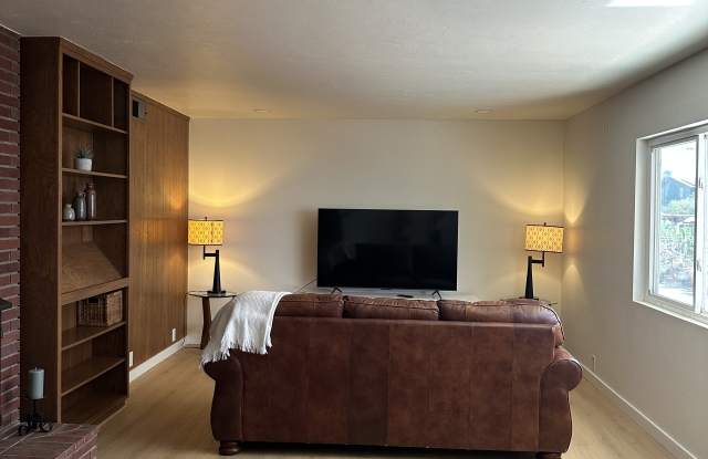 1300 Oak Avenue. Garden View Suite Gallery 4