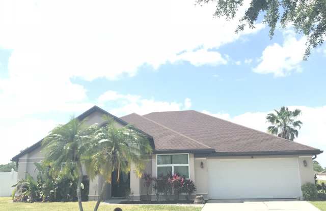 Waterfront Pool Home in Waterford Lakes photos photos