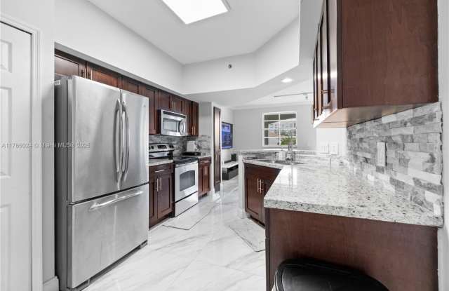 3105 NE 184th St photos photos