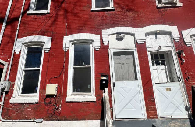 3 Bedroom House plus finish Attic Train Station ! photos photos