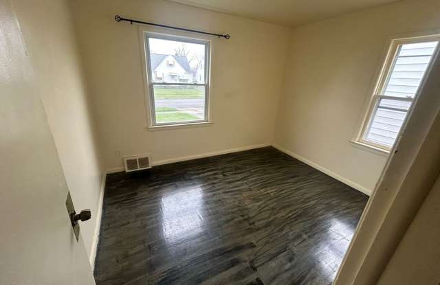 3 BED 1 BATH SINGLE FAMILY HOME IN GARFIELD HEIGHTS! Gallery 1
