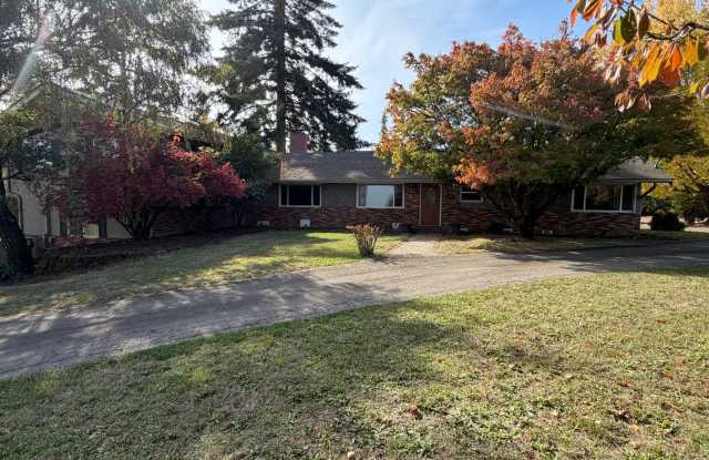 3 Bedroom 3.5 bath with 2 bonus rooms Gallery 1
