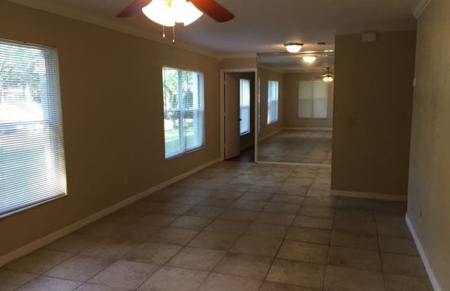 2401 Northlake Dr - 2401 Northlake Drive, Sanford, FL 32773