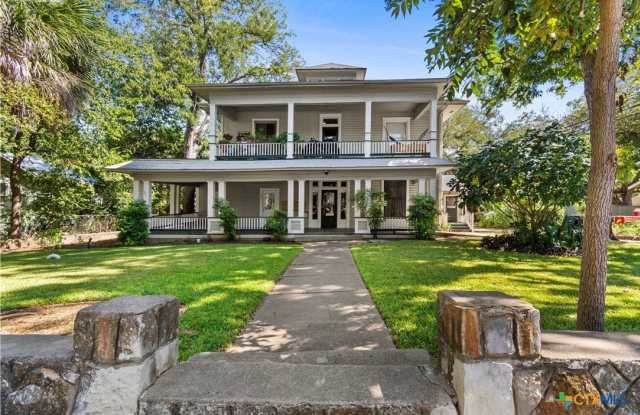 527 W San Antonio Street unit: 6 photos photos