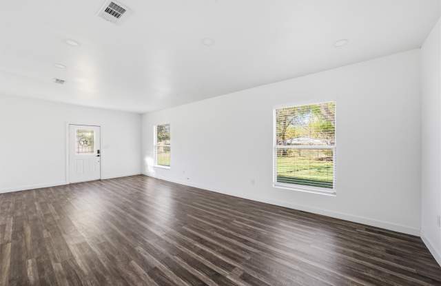 300 S 2nd Street Gallery 4
