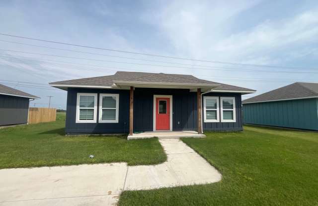 Modern 2 Bed, 2 Bath Home in Blackwell - 2104 Willow Place, Blackwell, OK 74631