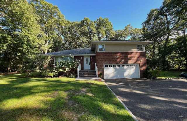 28 Woodland Drive - 28 Woodland Drive, Smithtown, NY 11787
