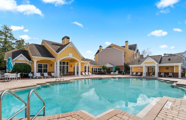 Oaks at Normandy Apartments Gallery 2