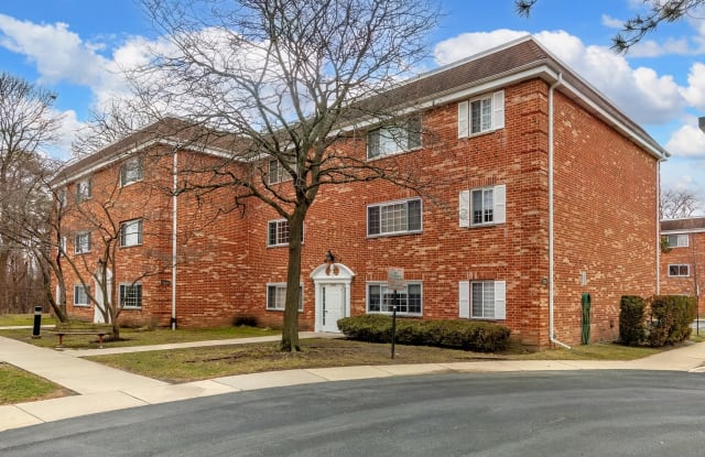 6882 W TOUHY Avenue - 6882 West Touhy Avenue, Niles, IL 60714