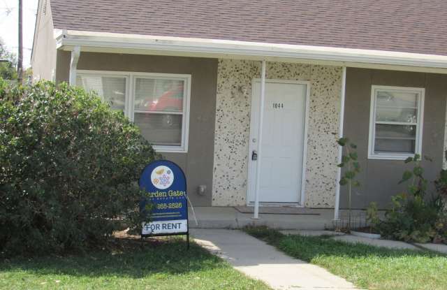 2 Bed 1 Bath in Triplex photos photos