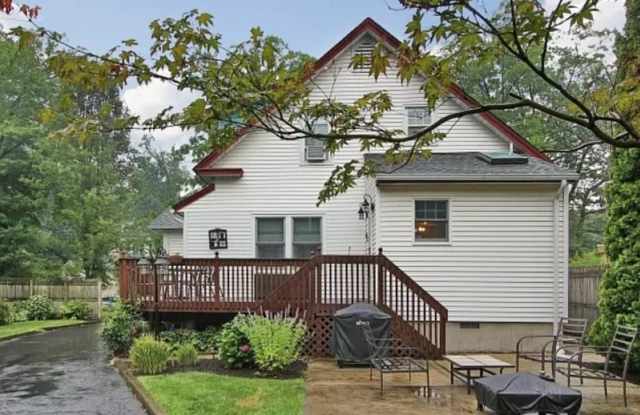 703 Marshall Pl Gallery 2