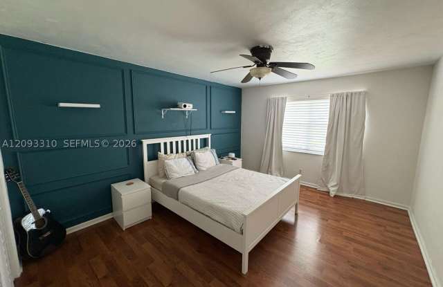 2540 SW 14th Ct Gallery 2