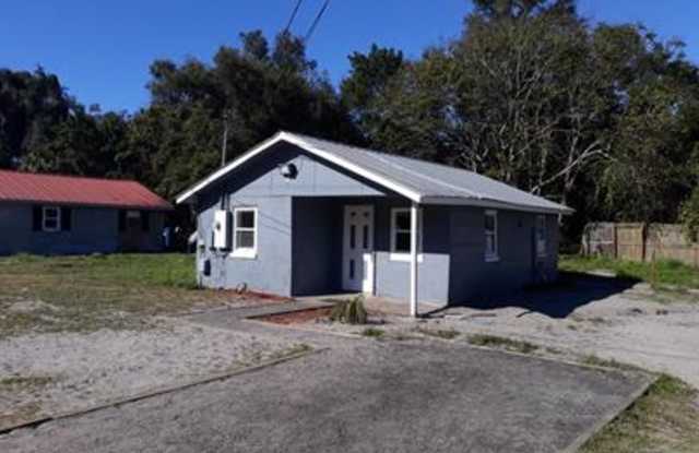 9 Lenox Court - 9 Lenox Court, DeLand Southwest, FL 32720