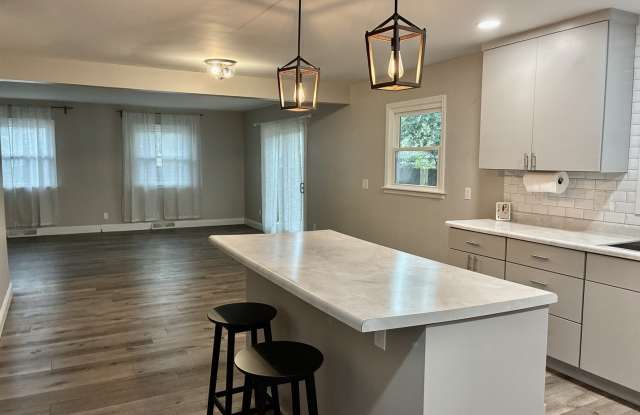 1810 Rebecca Drive Gallery 3