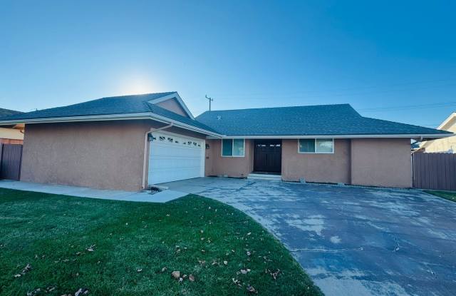 Beautifully Refreshed 3-Bedroom Home with Timeless Charm and Modern Comforts photos photos Beautifully Refreshed 3-Bedroom Home with Timeless Charm and Modern Comforts photos photos