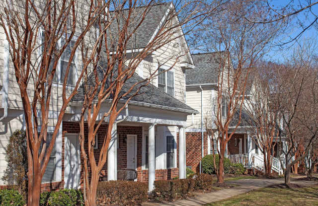 Move-in Ready, End-Unit Townhome Convenient to 5th St Station, Downtown,  UVA photos photos