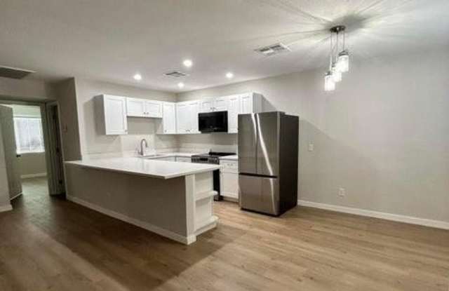 5115 N 22nd Avenue Gallery 4