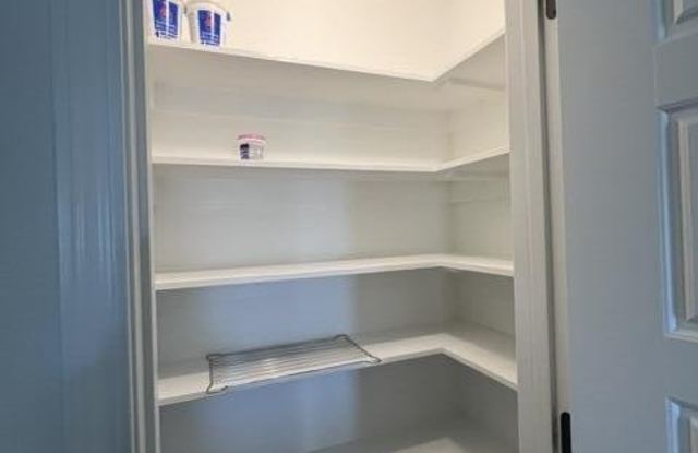 810 Delaney Drive Gallery 4