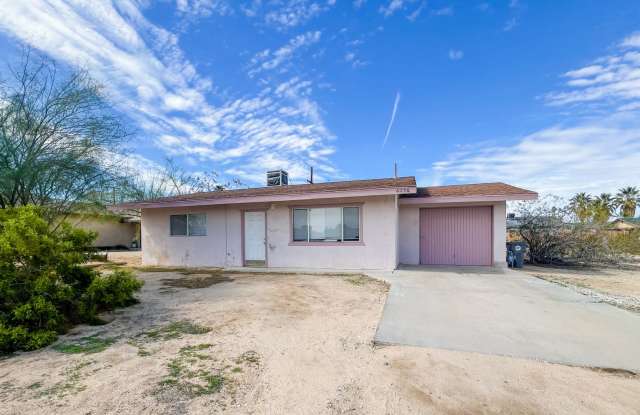 A 2 Bedroom Home Close to Town photos photos