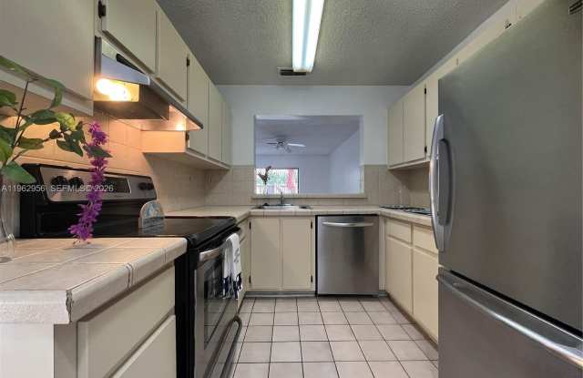 407 E Palm Cir E photos photos