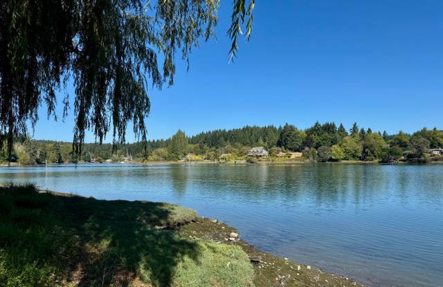 Bainbridge Island waterfront on desirable Eagle Harbor...fully furnished photos photos