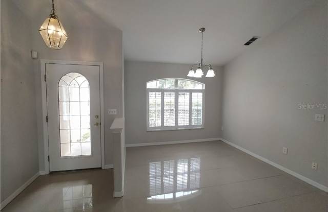 676 MEADOW PARK DRIVE Gallery 2