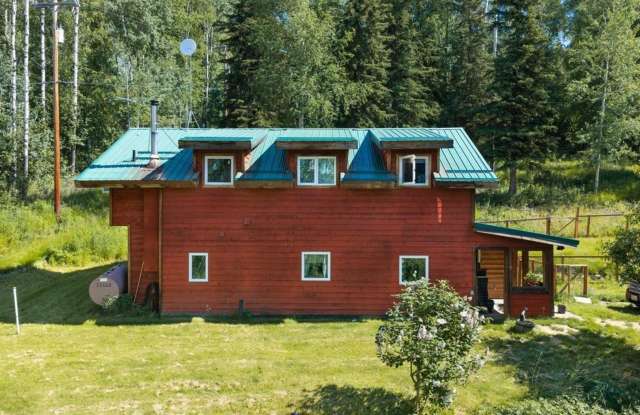 Spacious 4-Bedroom Home with Heated Shop – $3,000/Month Gallery 3