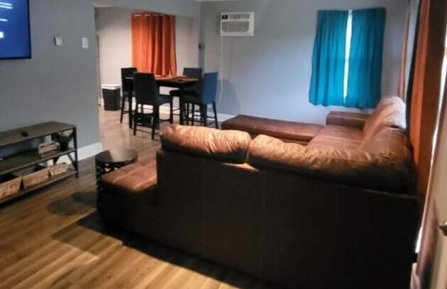 318 Minocqua St - 318 Minocqua Street, Park Forest, IL 60466