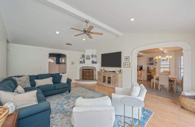 Location  LUXURY in Bluewater Bay!! photos photos