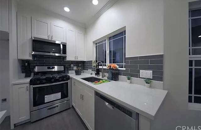 2926 S Normandie Avenue - Co-Living photos photos